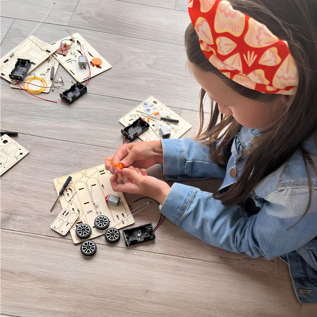 Pack of 7 Bot's with paint - 3D wooden STEM puzzle assembly kit 📢❌ VERY LIMITED STOCK❌